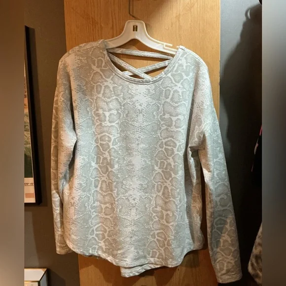 MTA Sport Gray Crisscross Back Top - Picture 3 of 3